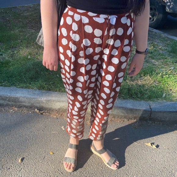 ISO!!!!! Not for sale!! Looking for a size 10. - Picture 2 of 2